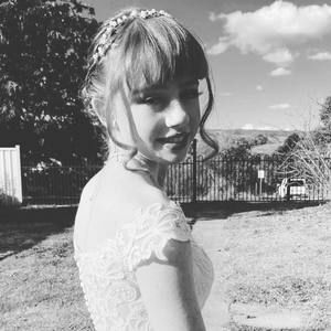 Meet your Posher, Caitlin